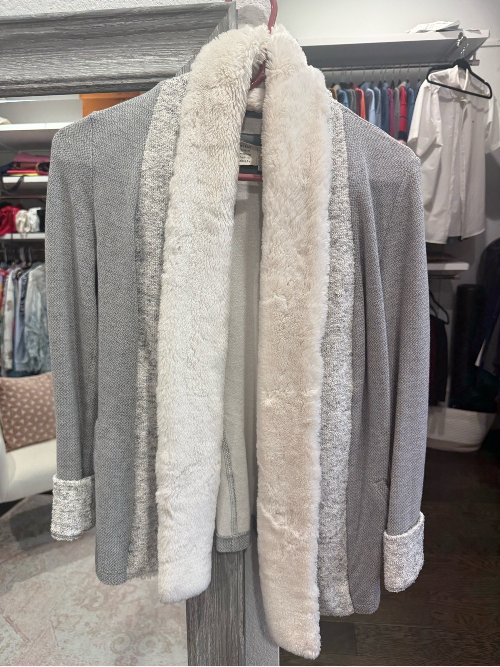 Anthropologie - Cozy Faux-Fur Trim Open Cardigan - Light Gray